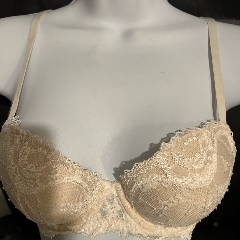 Elegant Lace Cream Bra